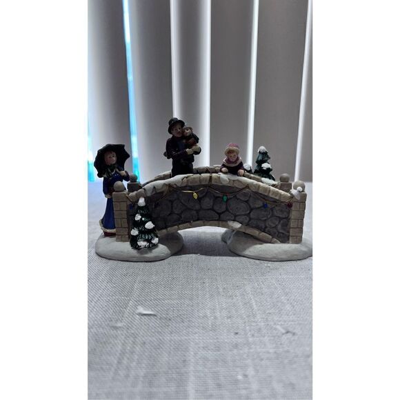 Holiday Time 2009 Traditional Vintage Collection Porcelain Family On Bridge - Picture 5 of 7